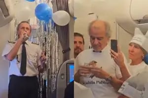 El emotivo video de un piloto durante su último vuelo antes de jubilarse