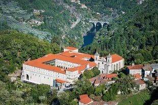 Vista aérea del monasterio de Santo Estevo de Ribas de Sil, ubicado en la parroquia del mismo nombre en Galicia, España