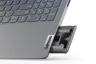La notebook ThinkBook 15 Gen 2 i tiene una bandeja para guardar (y cargar) auriculares inalámbricos