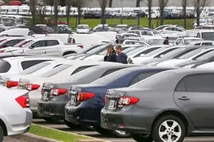 Autos. Se desplomó 42,8% la venta en febrero