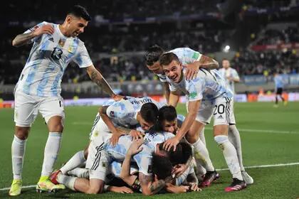 Otro festejo de la selección argentina, que para Lionel Scaloni ya se sienten identificados con los hinchas; además, destacó el nivel de Lo Celso (20).