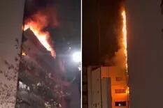 Los videos del incendio que se desató esta madrugada en el edificio de Recoleta