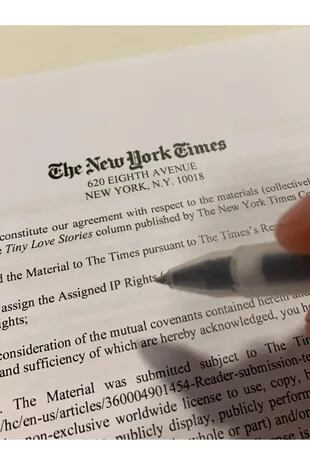 Cecilia firmó un contrato con Amazon a través del New York Times