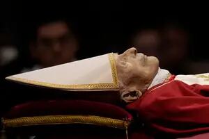 Tres razones por las que el funeral de Benedicto XVI será inédito para un Papa