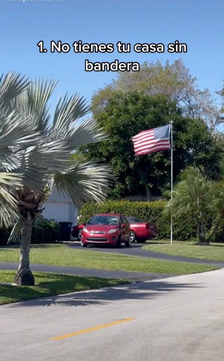 Muchos estadounidenses acostumbran tener banderas de su país en sus patios