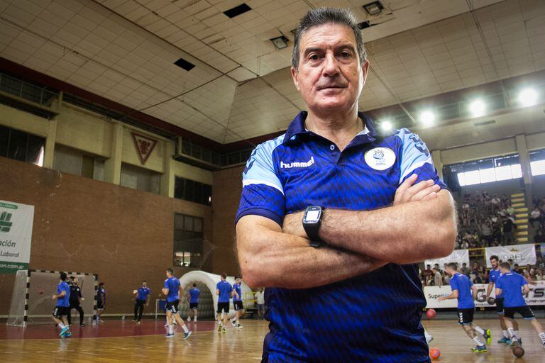Manolo Cadenas, el entrenador de los Gladiadores del handball