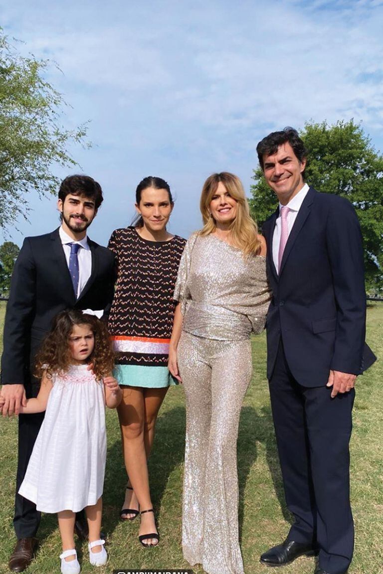 En familia con Juan Manuel Urtubey, Belita, Mateo, hijo de su marido, y Amparo Maidana, la novia de Mateo.