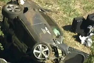 Así quedó el auto de Tiger Woods luego del accidente del martes, en un suburbio costero de Los Ángeles. Los sistemas de seguridad del vehículo le habrían salvado la vida al golfista, que se recupera en un centro médico de sus múltiples fracturas.