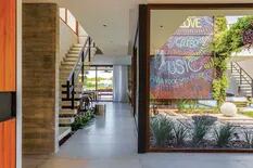 Una casa en Tigre hilvana con personalidad ambientes y entorno