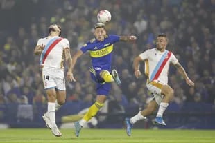 Luis Vázquez seguirá como titular en Boca ante la baja de Benedetto