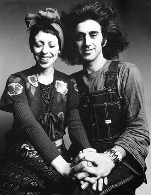Pablo y Delia en Vogue, retratados por Barry Lategan. Fue el primer dúo de la plástica argentina