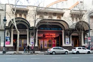 La fachada de la sala es un punto referencial de la Avenida de Mayo