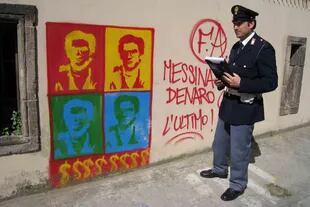 Un mural detrás de la Catedral de Palermo con el rostro del jefe de la Cosa Nostra en Sicilia, cuando aún era un fugitivo 