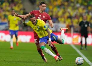 Neymar, víctima de la rudeza del juego de Serbia, se ausentó de los partidos con Suiza y Camerún; el seleccionador Tite espera su evolución para lo octavos de final