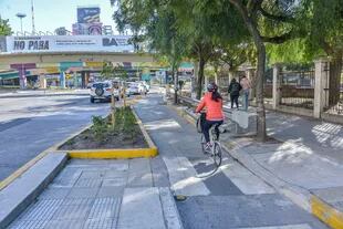 Las ciclovías y las dársenas para esperar los colectivos son parte del nuevo diseño urbano sobre la Avenida del Libertador