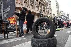 El Gobierno pidió “sensatez” para terminar con el conflicto que paraliza la producción de neumáticos