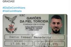 Corinthians cargó a Boca con el "carnet de Benedetto" y un hincha rompió un billete de… 1000 pesos