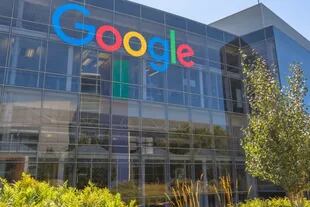 Algunos críticos mostraron su preocupación de que el plan de Google impedirá que sus rivales desarrollen catálogos útiles de información