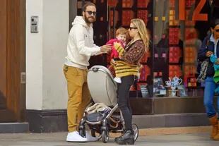 rgentinian and Chelsea striker Gonzalo Higuain seen with model wife Lara Wechsler newborn child for the first time in London. The couple enjoyed the London sunshine as they walked down the Kings Road after he moved from Milan to Chelsea FC in January this year. Pictured: Gonzalo Higuain - Lara Wechs