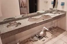 Ladrones de bronces irrumpieron y destrozaron un conocido teatro marplatense