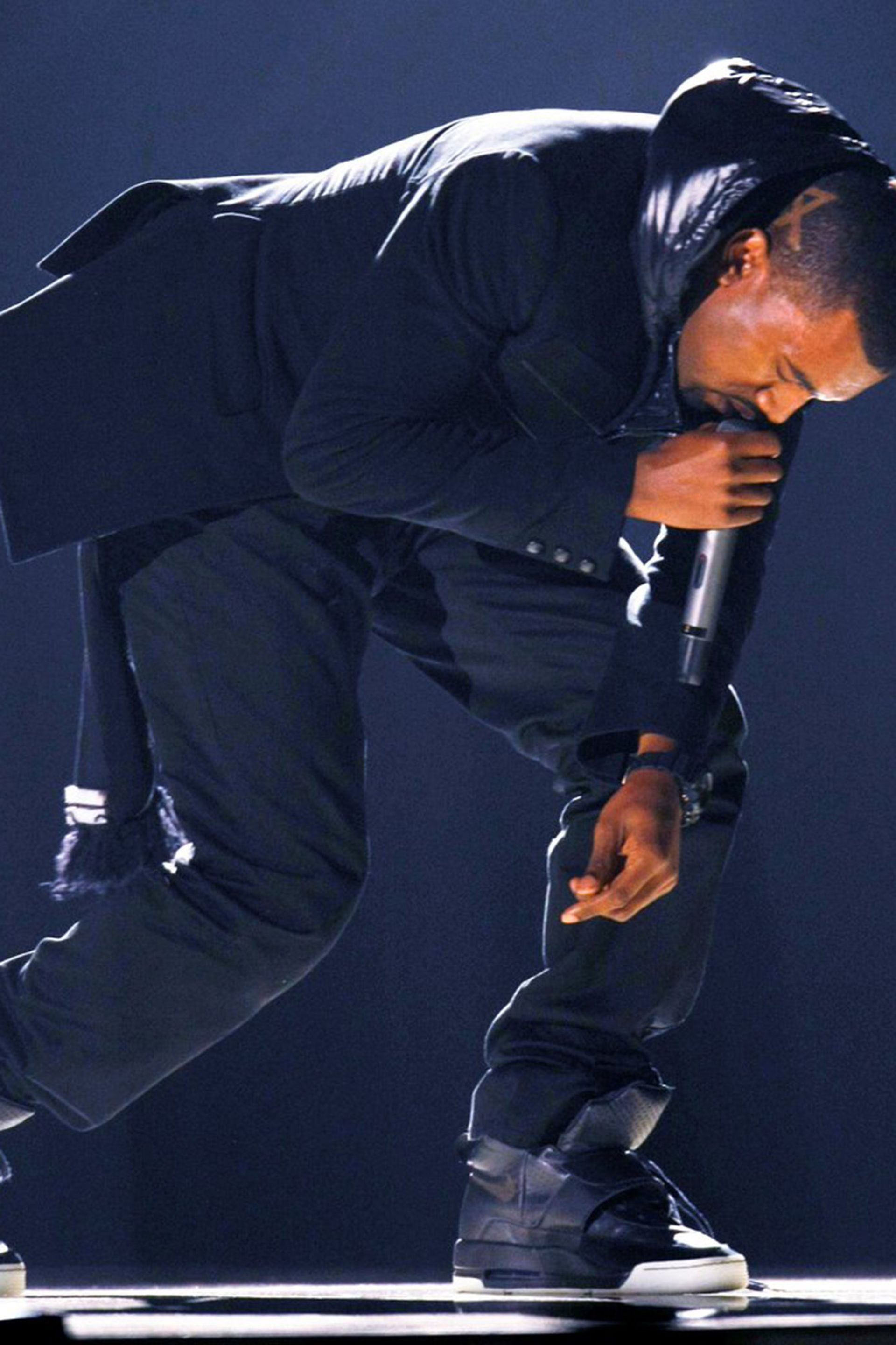 El rapero Kanye West lanzó su modelo Yezzi con Nike y luego se pasó a Adidas. Sus zapatillas son de las más buscadas