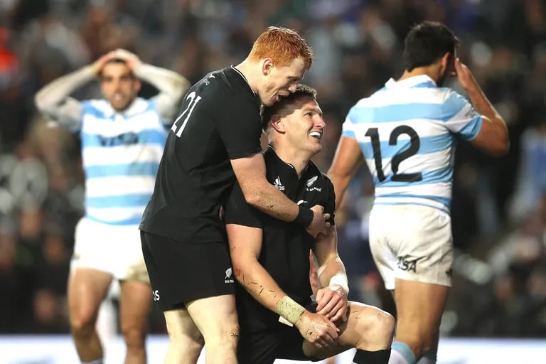 Team All Blacks – Los Pumas, per il Campionato di Rugby: Smash come ai vecchi tempi della Nuova Zelanda