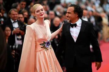 Elle Fanning y el director mexicano y presidente del jurado del Festival de Cine de Cannes, Alejandro González Iñarritu