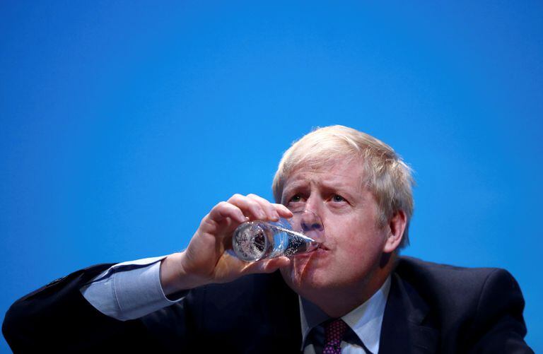 “Los vinos del viernes”: la tradición en Downing Street que complica más a Boris Johnson