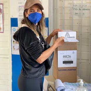 La precandidata a diputada nacional por la provincia de Buenos Aires de Unite Cinthia Fernández votó en Escobar