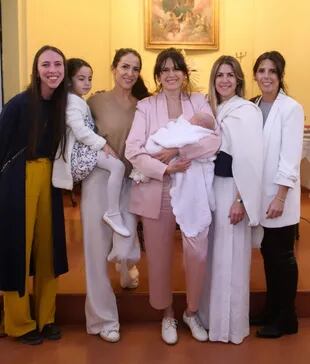 Las fotos del bautismo de Julia, la hija de Juan Manuel Urtubey e Isabel Macedo