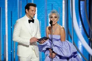 Bradley Cooper y Lady Gaga presentaron el primer premio de la noche; ella ganó la categoría mejor canción por "Shallow"