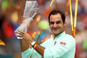 Federer festejó en Miami y sigue la cuenta regresiva hacia el récord de Connors