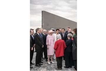  La reina Margarita visita el Parque de la Memoria y participa de un homenaje a las víctimas del terrorismo de estado