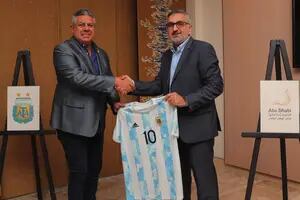 Un anuncio, un partido en Abu Dhabi por los próximos cuatro años y... ¿dos Supercopas Argentinas?