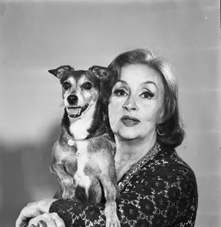 Tita Merello, con su perro Corbata