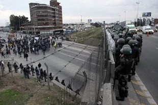 La Gendarmería impidió el bloqueo de la autopista Panamericana