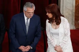 La interna entre Cristina y Fernández llegó a un punto de no retorno y los ministros aguardan una señal