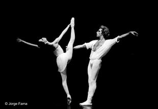 Marcia Haydée y Jorge Donn en un dúo de Romeo y Julieta, de Béjart, que bailaron en 1982 en el Teatro Ópera de Buenos Aires