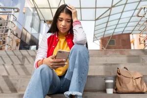 Por qué las chicas son más vulnerables a la ansiedad que provocan las redes sociales