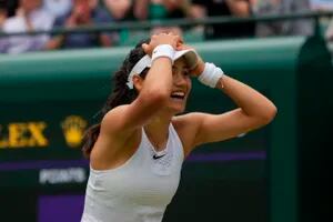 Emma Raducanu: quien es la teen que enloquece a Wimbledon con su frescura