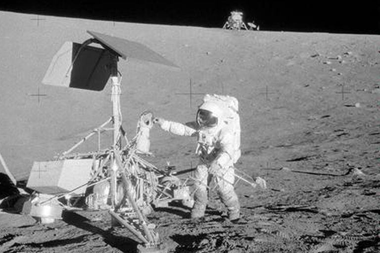Una de las posibles rutas de 2020 SO trajo al objeto muy cerca de la Tierra y la Luna a finales de septiembre de 1966