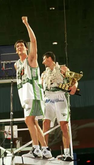 Campana en los festejos de la Liga de 1997/98 junto a su gran amigo Marcelo Milanesio