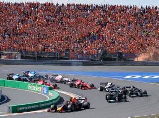 Delirio en casa: Max Verstappen toma la delantera desde el inicio en el Gran Premio de Países Bajos y desata la explosión de los fanáticos neerlandeses, los únicos que tienen tribunas asignadas en algunos de los circuitos que visita la Fórmula 1