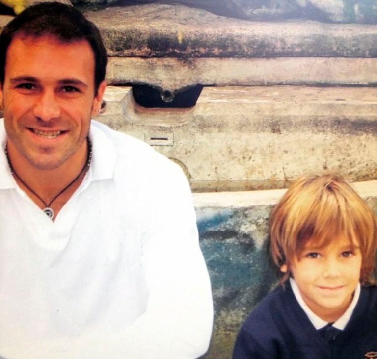 Gonzalo y Matías Belloso, ambos delanteros; el papá identificado con Central, el hijo ahora dando sus primeros pasos en Arsenal