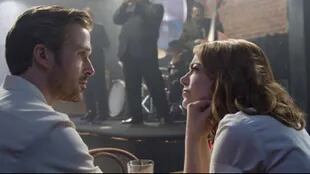 Ryan Gosling y Emma Stone en La La Land, la favorita para los Oscars