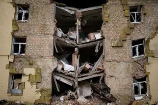 Un edificio residencial destruido en Bakhmut, en el este ucraniano
