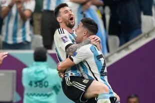 Argentina vs México, estadio Lusail de Doha, Qatar
Enzo Fernández celebra su gol con Messi, un abrazo que soñó toda su vida