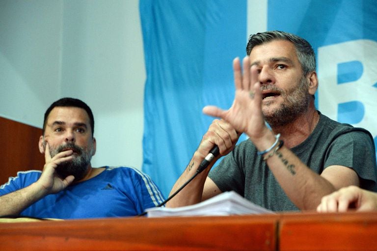 El dirigente de Barrios de Pie, Daniel Menéndez y el ministro de Desarrollo Social, Juan Zabaleta