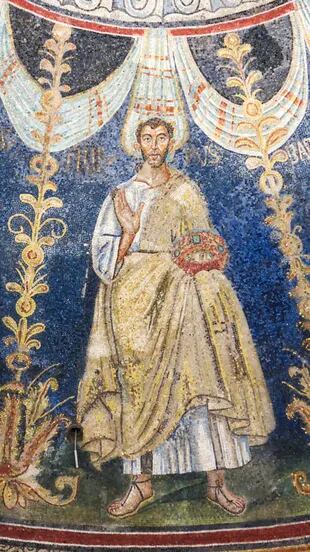 Mosaicos del baptisterio neoniano, otra obra paleocristiana que vale la pena visitar más allá de las basílicas y el mausoleo de Gala Placidia.
