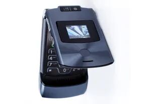 El Motorola Razr v3 tenía dos pantallas: en la externa se podían ver algunas notificaciones, quién llamaba, etcétera